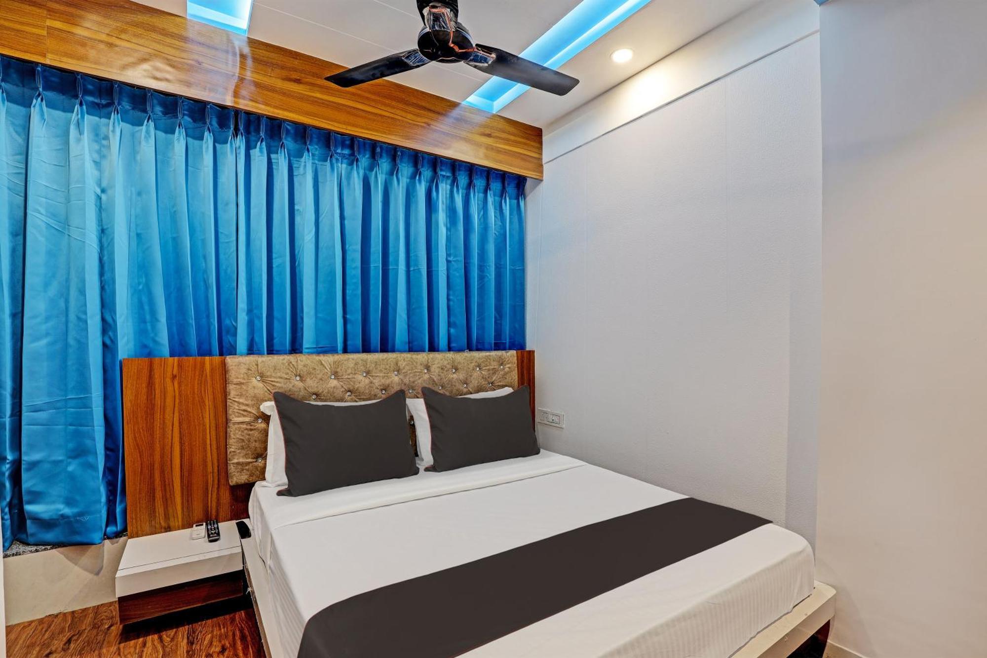 Collection O Hotel Swarg Surat Exterior photo