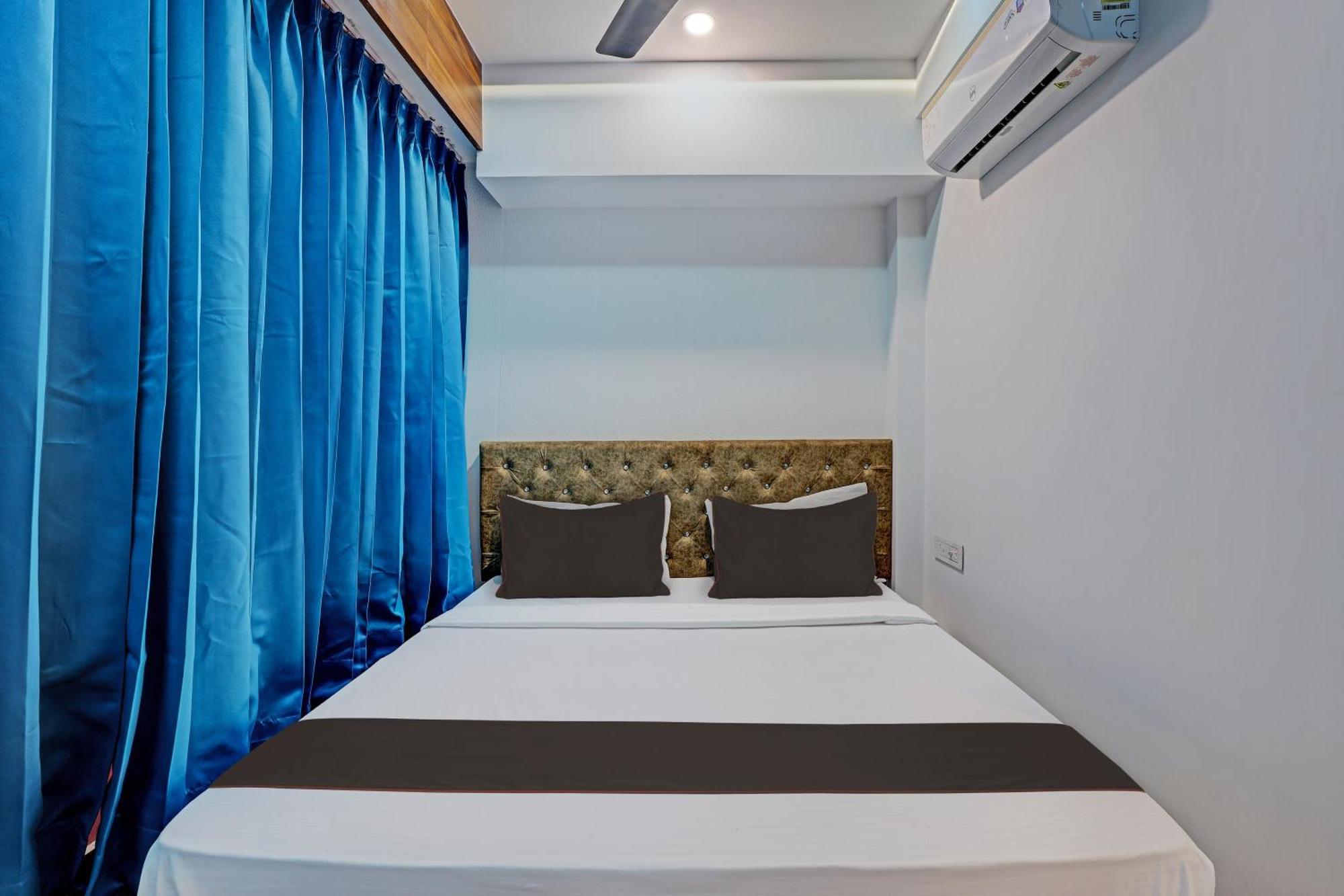 Collection O Hotel Swarg Surat Exterior photo